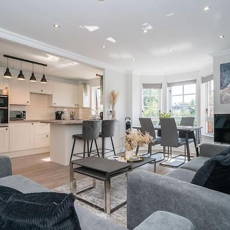 Luxury 2Bed 2Bath Flat In City Centre- Free Parking! Lägenhet Edinburg Exteriör bild
