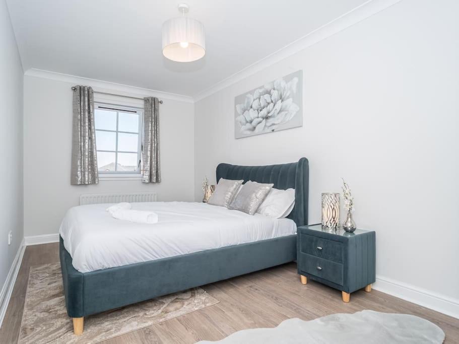 Luxury 2Bed 2Bath Flat In City Centre- Free Parking! Lägenhet Edinburg Exteriör bild