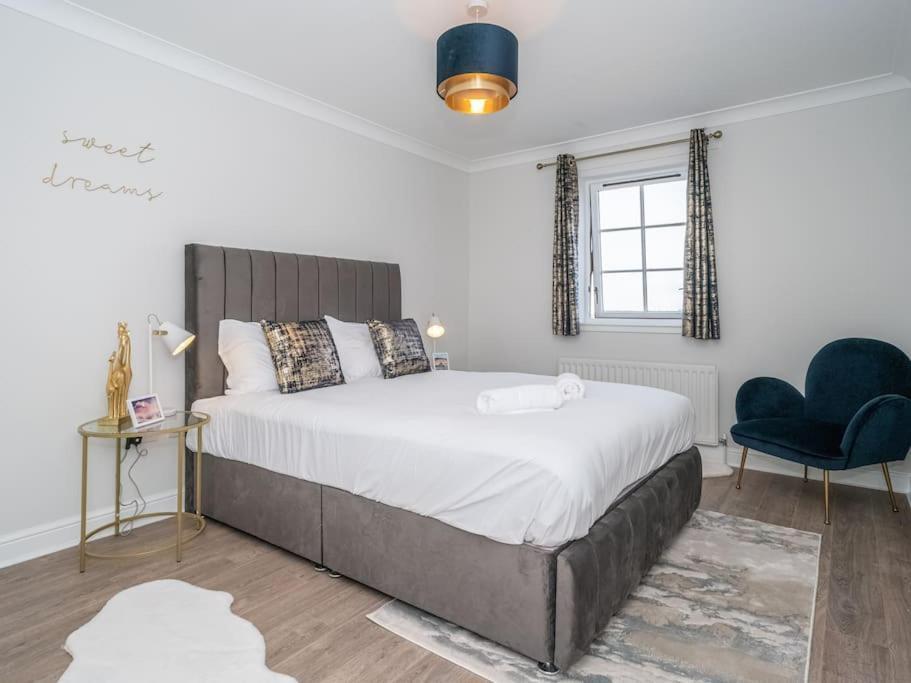 Luxury 2Bed 2Bath Flat In City Centre- Free Parking! Lägenhet Edinburg Exteriör bild