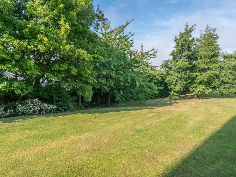 Luxury 2Bed 2Bath Flat In City Centre- Free Parking! Lägenhet Edinburg Exteriör bild