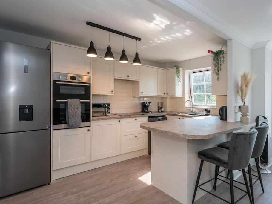 Luxury 2Bed 2Bath Flat In City Centre- Free Parking! Lägenhet Edinburg Exteriör bild