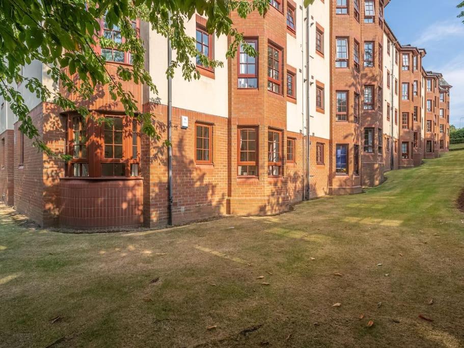 Luxury 2Bed 2Bath Flat In City Centre- Free Parking! Lägenhet Edinburg Exteriör bild
